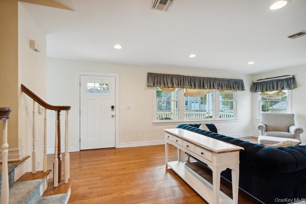 #8 photo, 47 Syosset Circle, Syosset , NY 11791