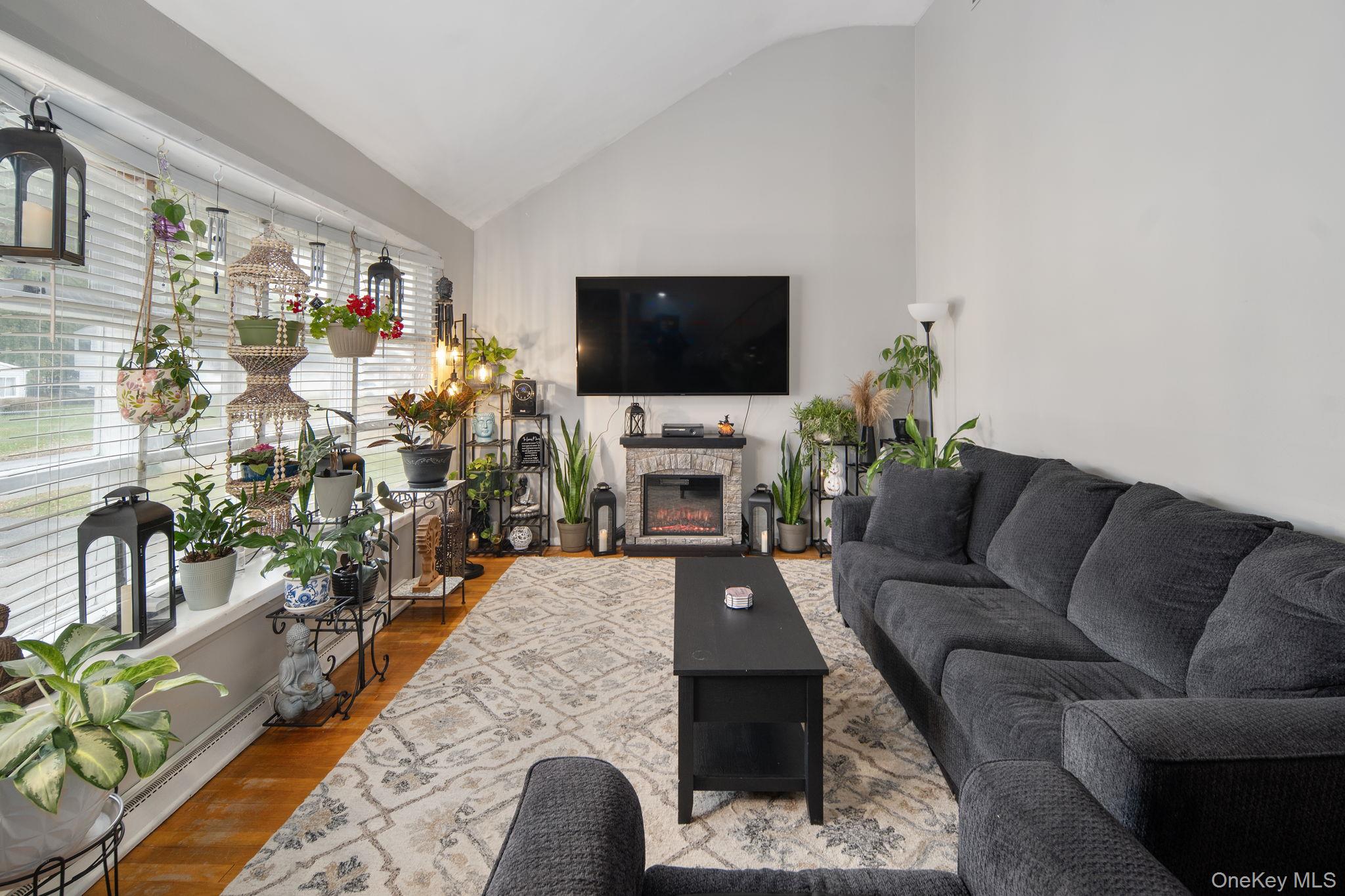 #4 photo, 27 Appletree Drive, Saugerties , NY 12477