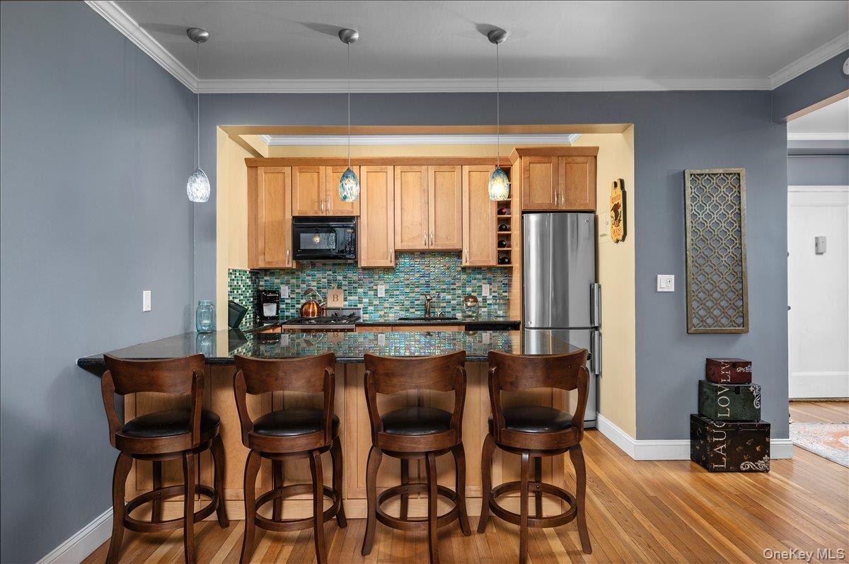 #2 photo, 2 Overlook Road, White Plains , NY 10605