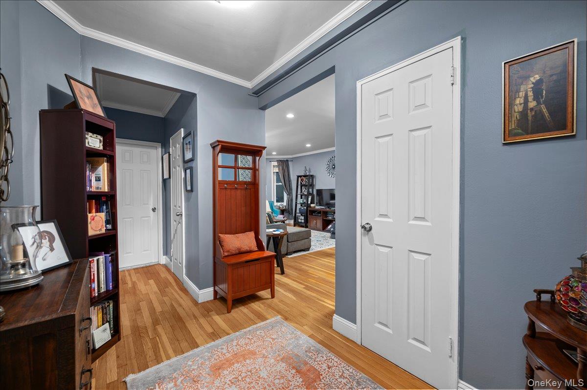 #9 photo, 2 Overlook Road, White Plains , NY 10605