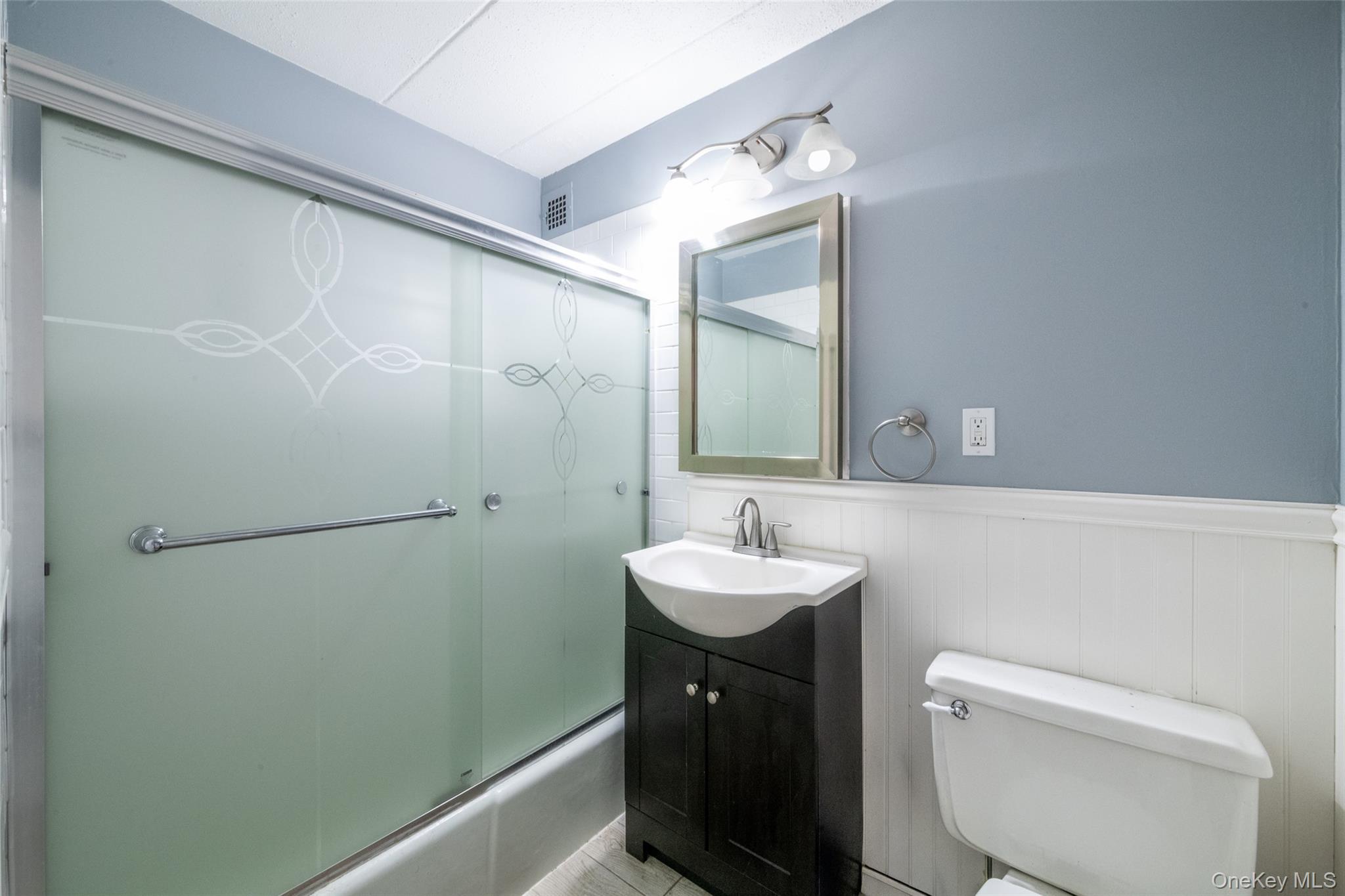 #12 photo, 666 Pelham Road, New Rochelle , NY 10805