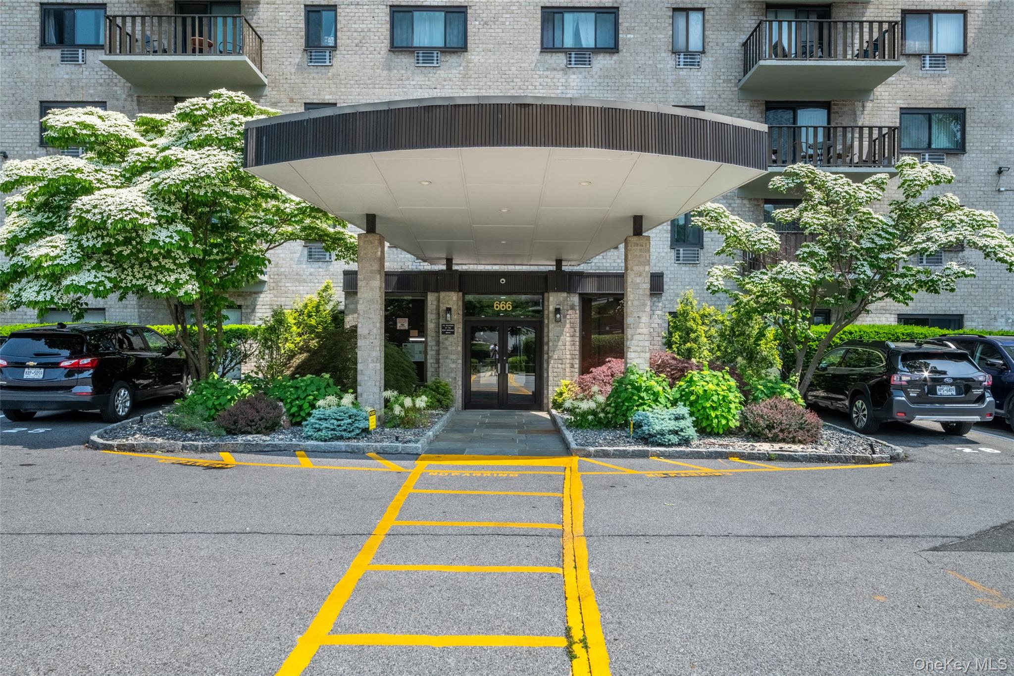 #4 photo, 666 Pelham Road, New Rochelle , NY 10805