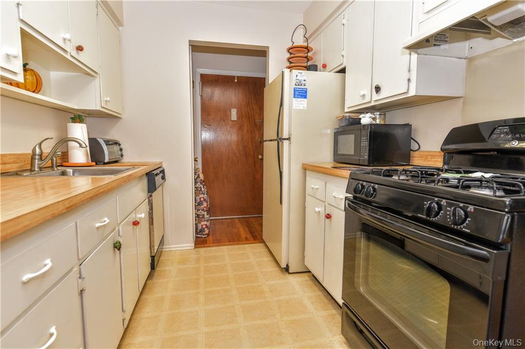 #18 photo, 2 Normandy Village, Nanuet , NY 10954