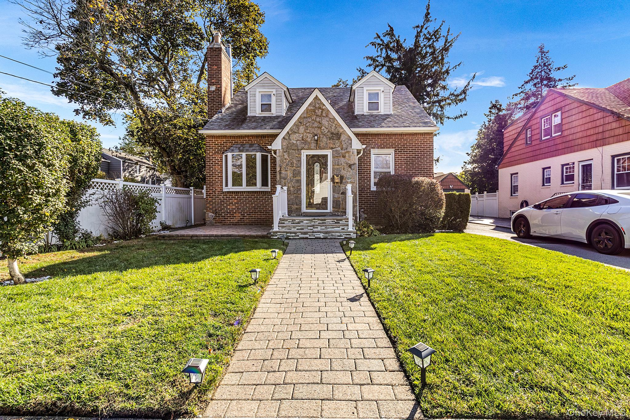 #2 photo, 800 Wesley Street, North Baldwin , NY 11510