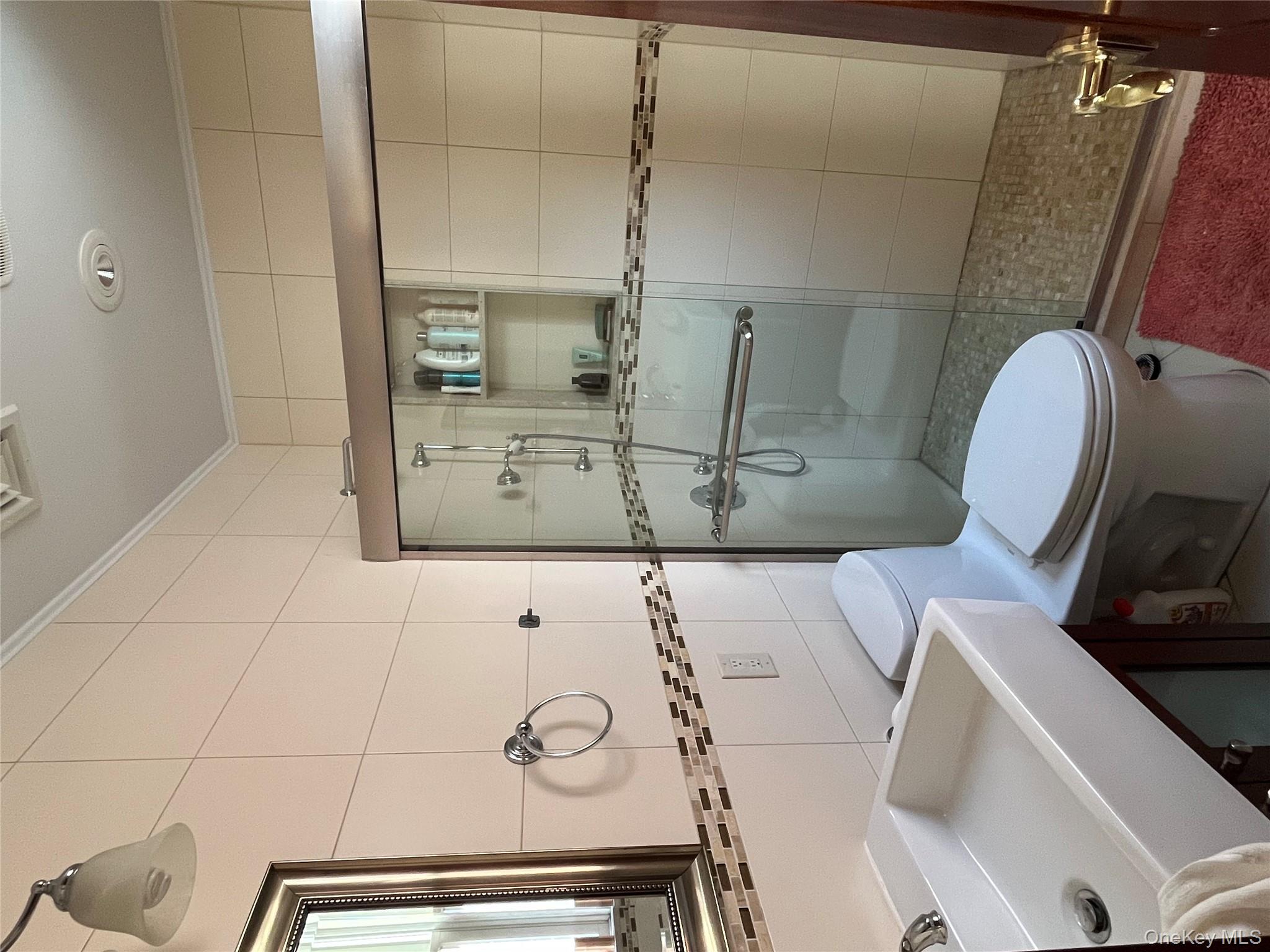 #10 photo, 69-68 229th St, Bayside , NY 11364