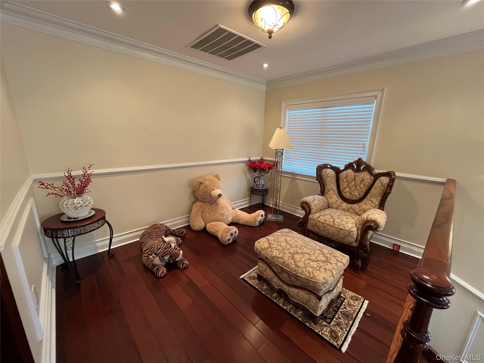 #11 photo, 69-68 229th St, Bayside , NY 11364