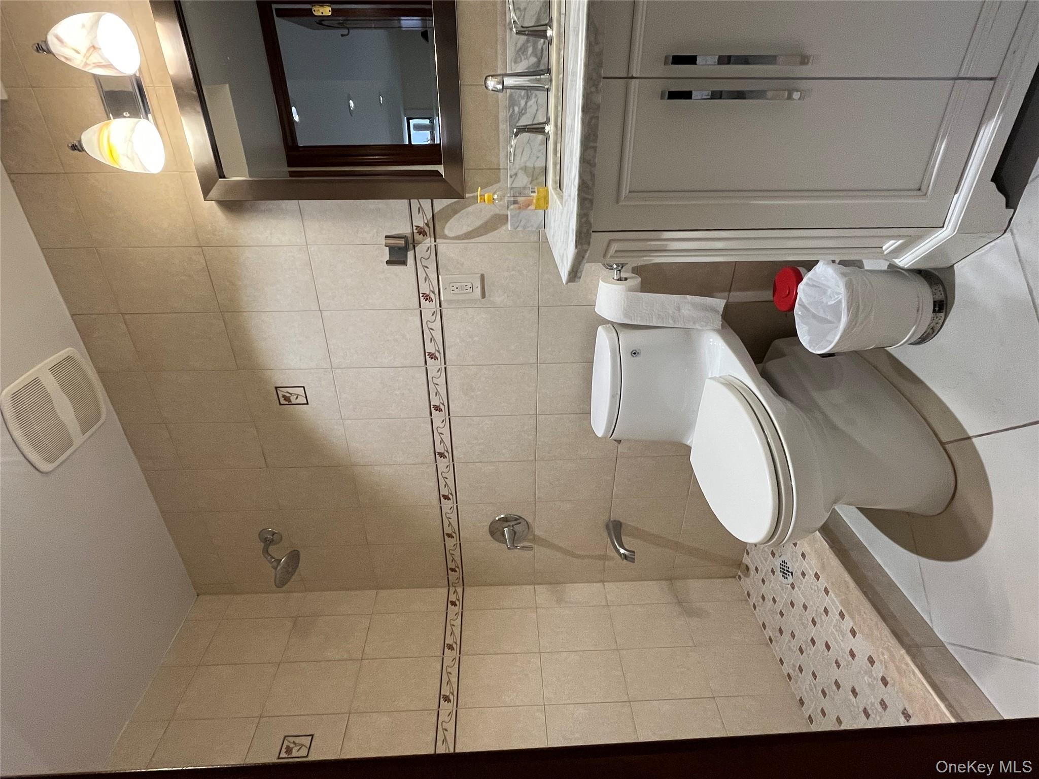 #16 photo, 69-68 229th St, Bayside , NY 11364