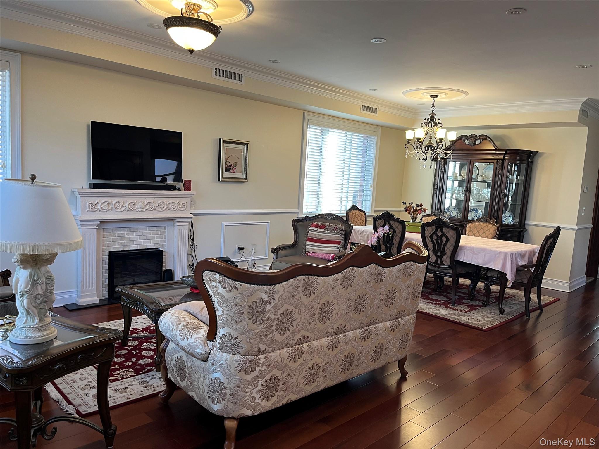 #4 photo, 69-68 229th St, Bayside , NY 11364