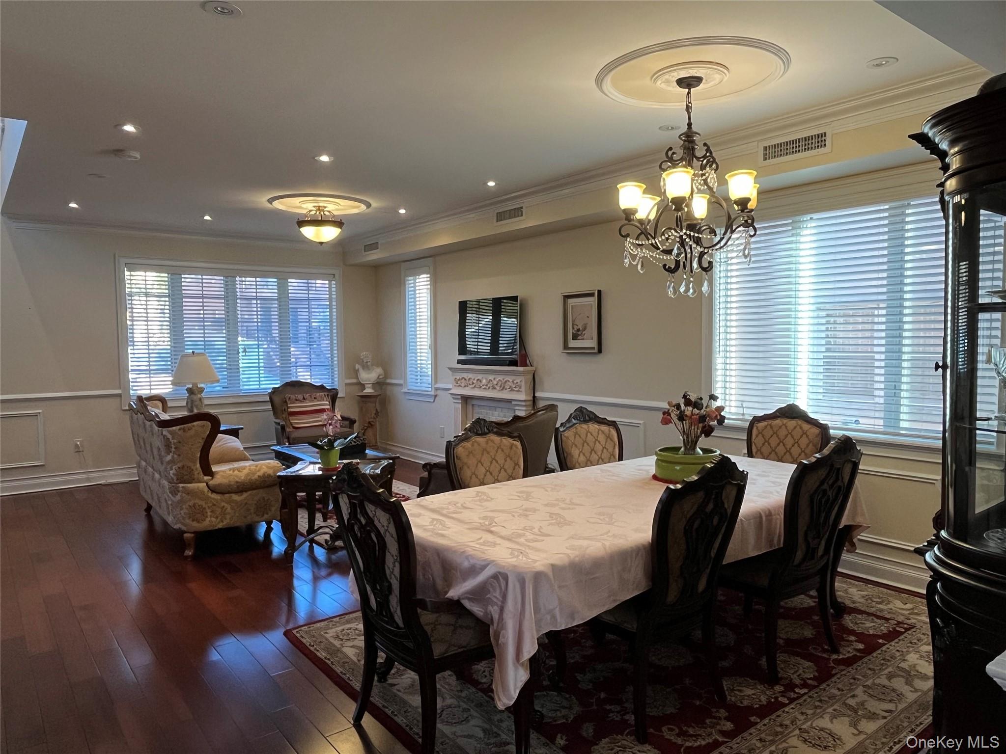 #5 photo, 69-68 229th St, Bayside , NY 11364