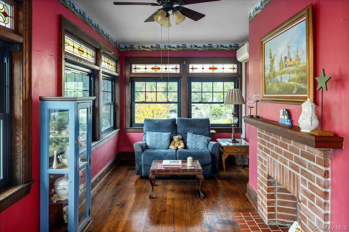 #13 photo, 331 Mineola Boulevard, Mineola , NY 11501