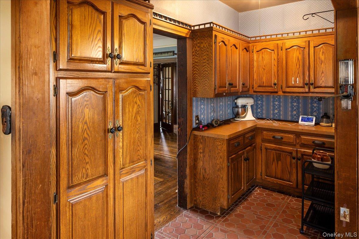 #17 photo, 331 Mineola Boulevard, Mineola , NY 11501