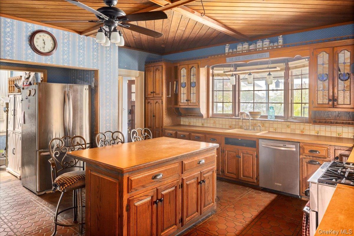 #18 photo, 331 Mineola Boulevard, Mineola , NY 11501