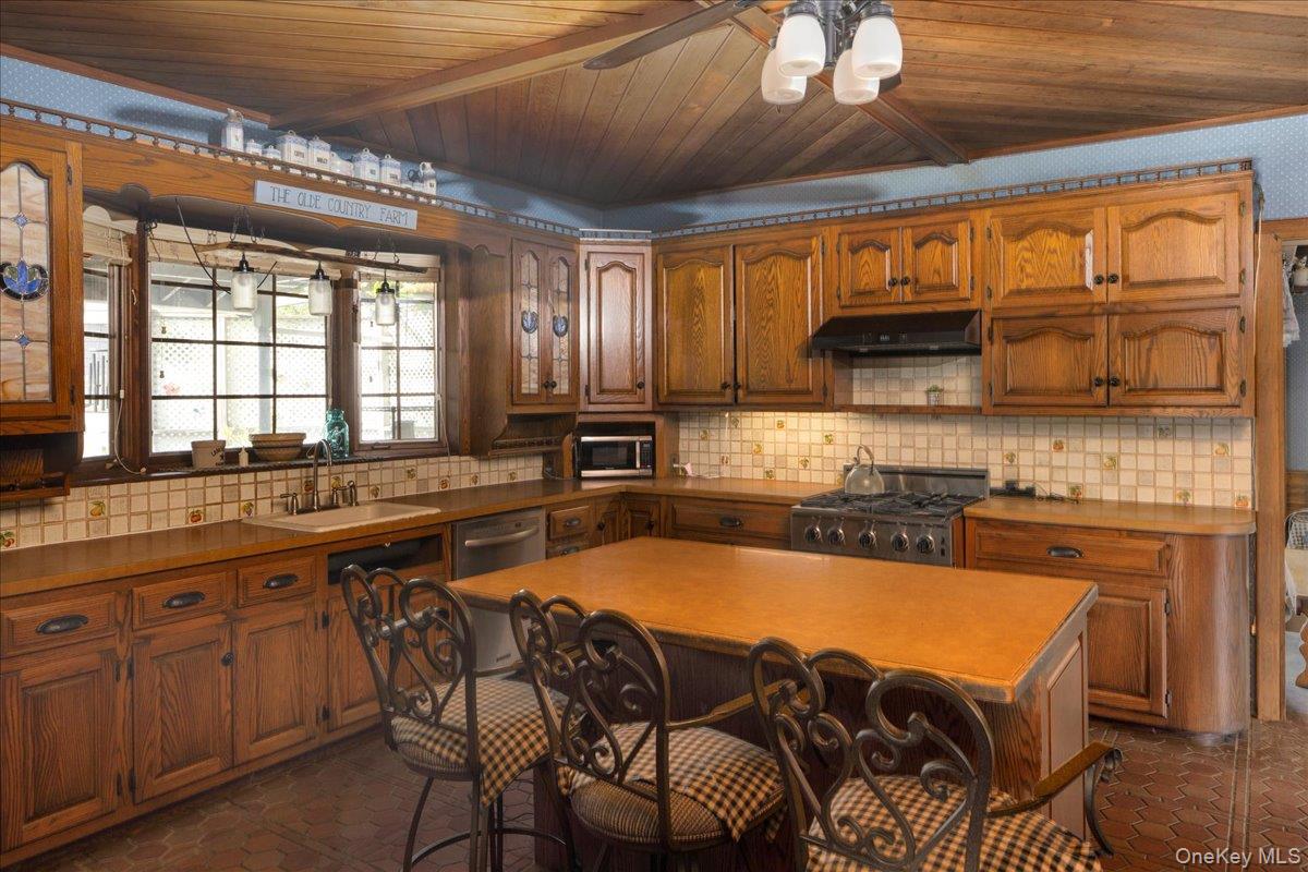 #19 photo, 331 Mineola Boulevard, Mineola , NY 11501