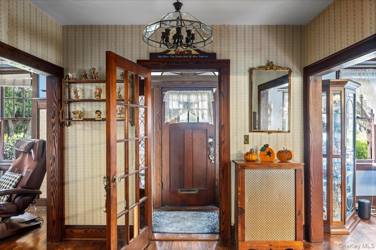 #9 photo, 331 Mineola Boulevard, Mineola , NY 11501