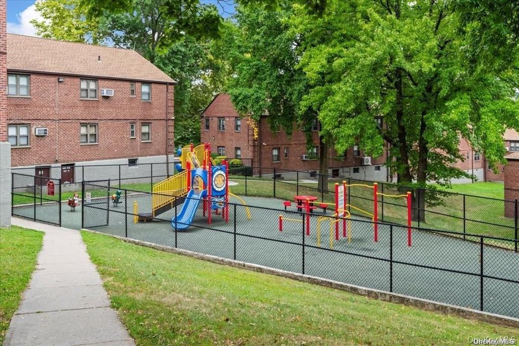 #18 photo, 244-02 57th Drive, Douglaston , NY 11362