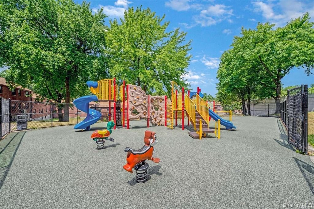 #19 photo, 244-02 57th Drive, Douglaston , NY 11362