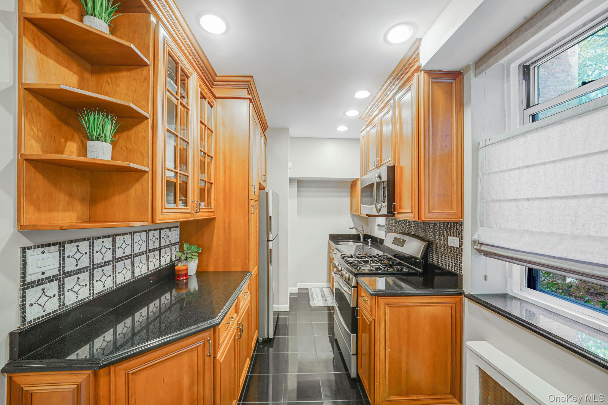 #8 photo, 640 W 231st Street, Bronx , NY 10463