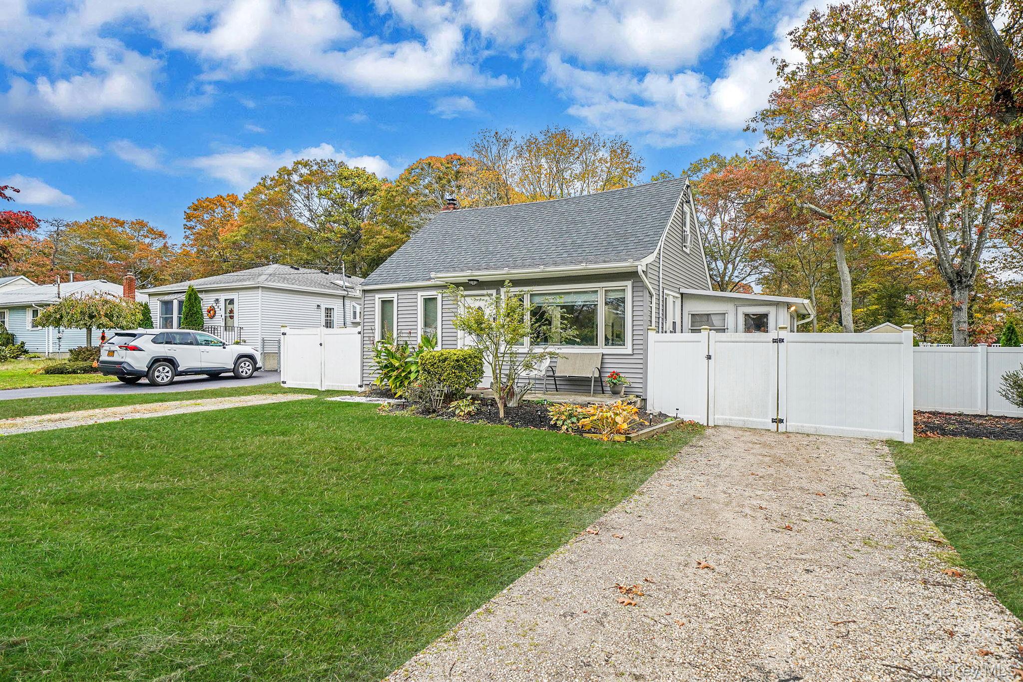 #2 photo, 302 Auborn Avenue, Shirley , NY 11967