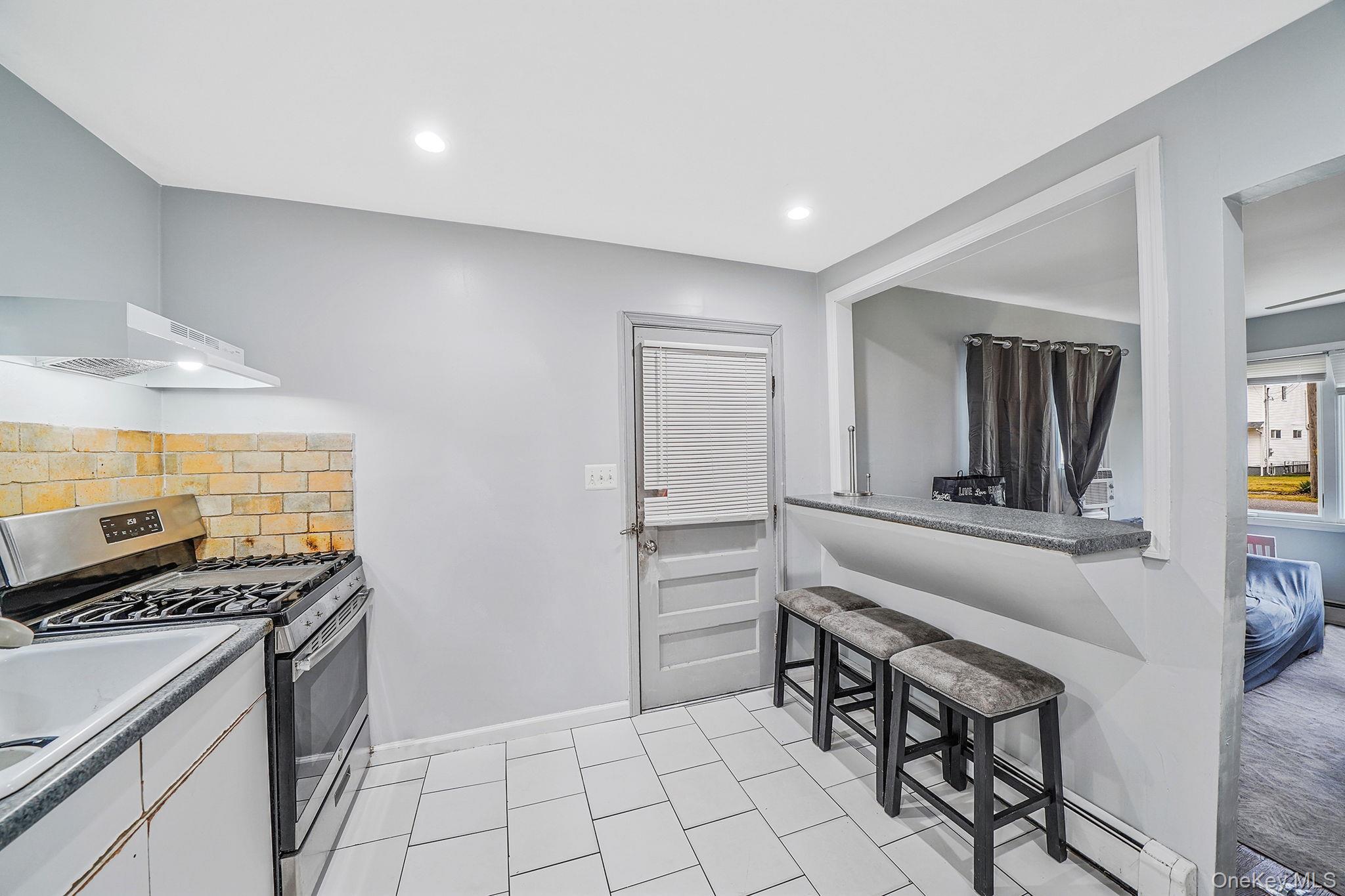 #4 photo, 302 Auborn Avenue, Shirley , NY 11967