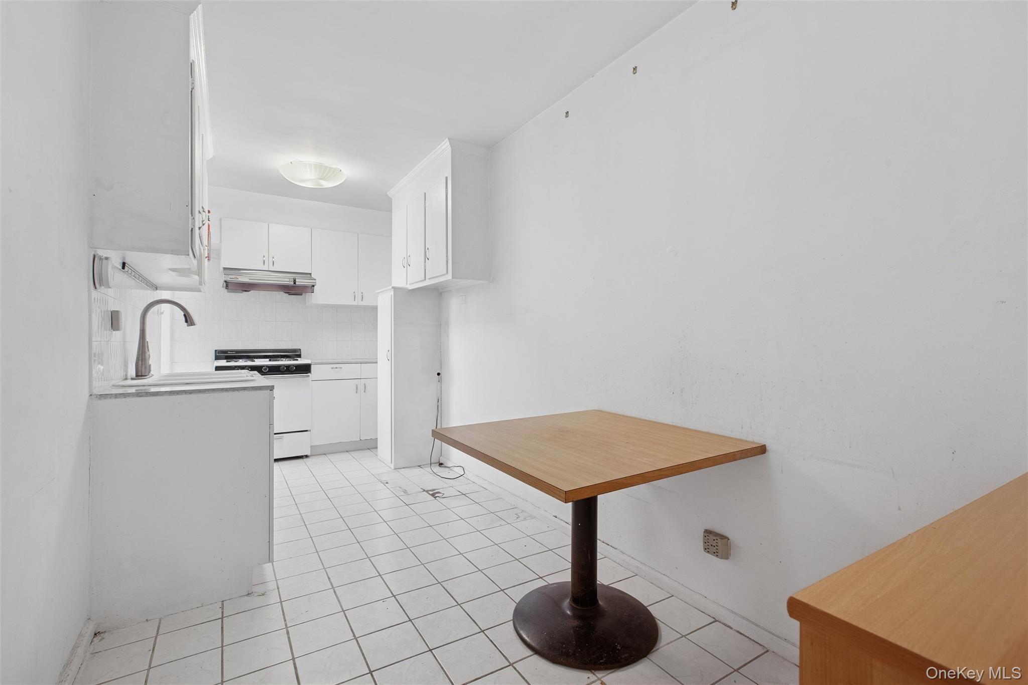 #2 photo, 33-24 91st Street, Jackson Heights , NY 11372