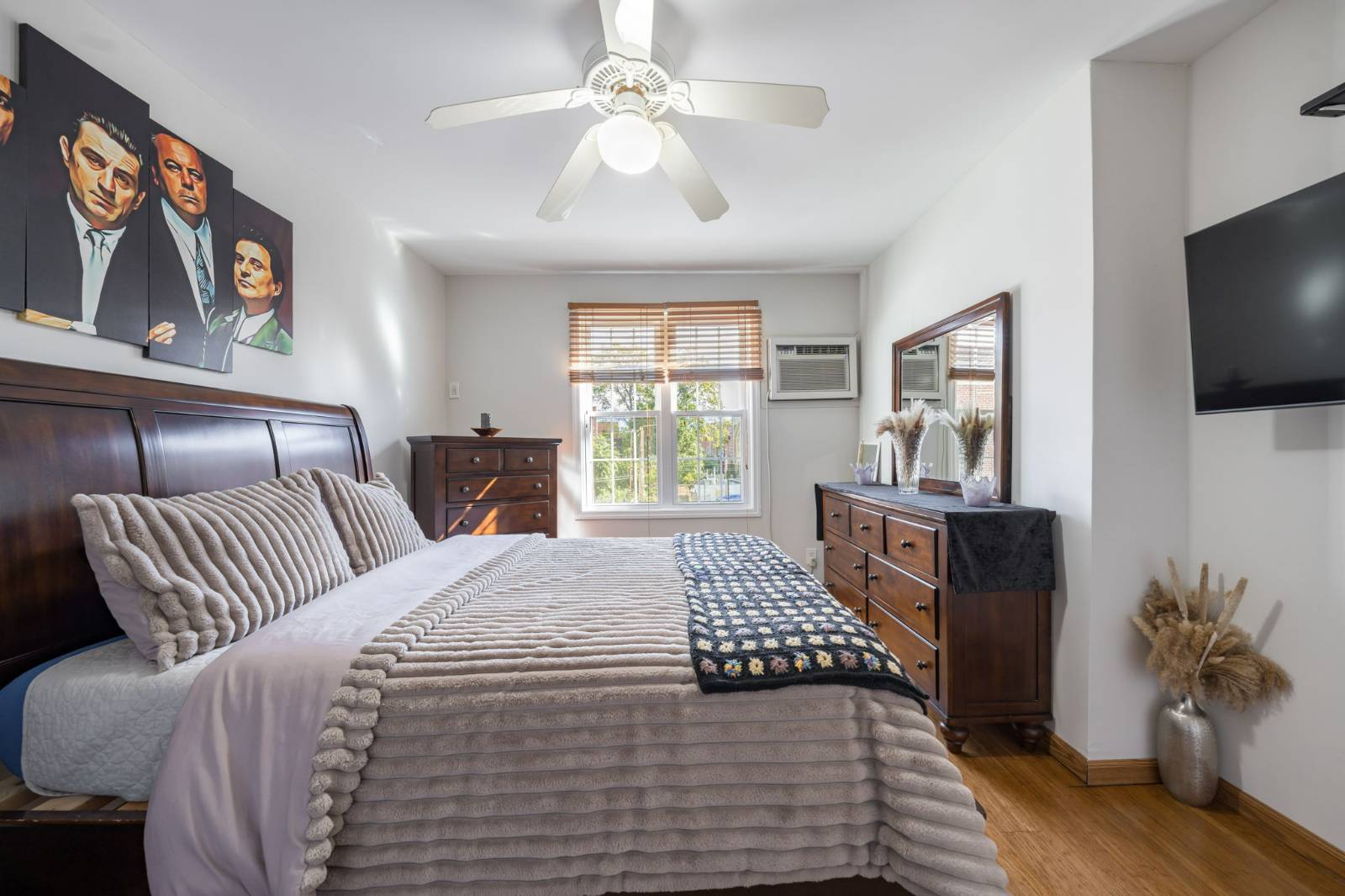 #17 photo, 58-33 71 St, Mespeth , NY 11378