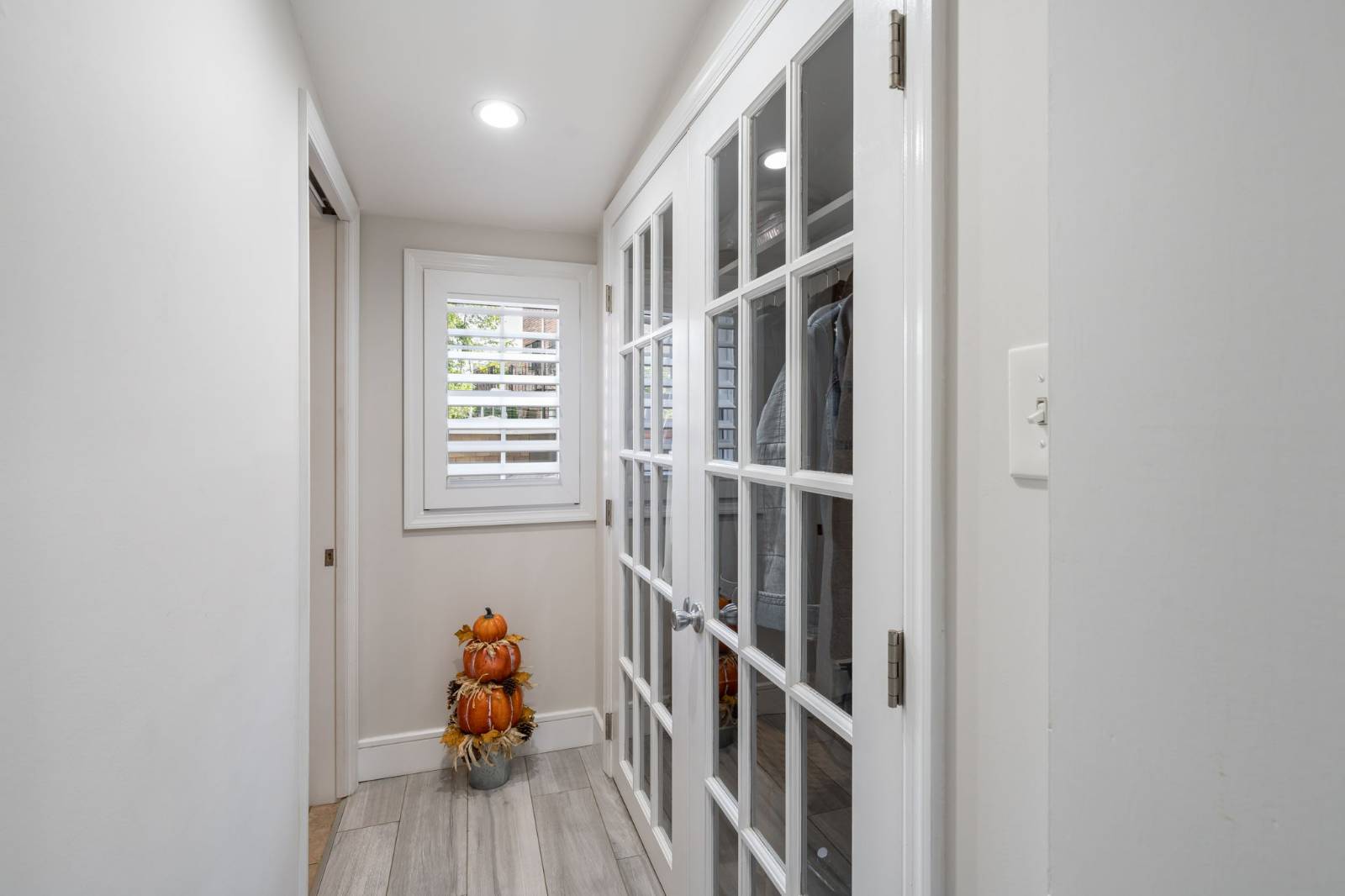 #26 photo, 58-33 71 St, Mespeth , NY 11378