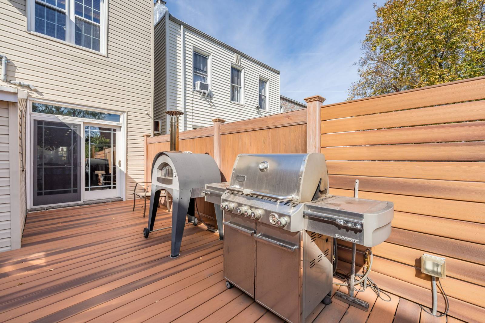 #31 photo, 58-33 71 St, Mespeth , NY 11378