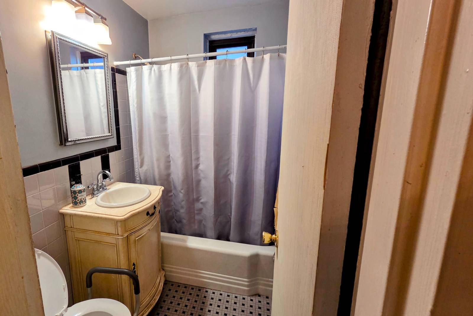 #8 photo, 2547 West 2nd Street, #1K, Gravesend , NY 11223