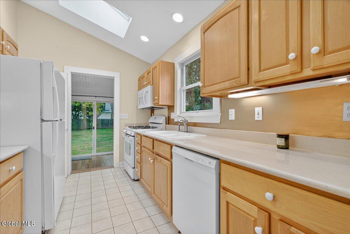 #11 photo, 136 East Avenue, Saratoga Springs, Inside , NY 12866