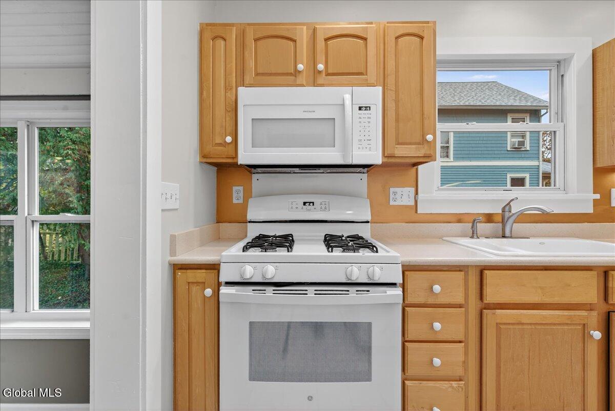 #13 photo, 136 East Avenue, Saratoga Springs, Inside , NY 12866