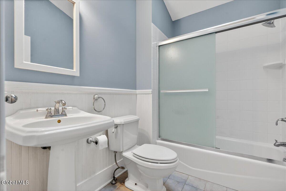 #21 photo, 136 East Avenue, Saratoga Springs, Inside , NY 12866