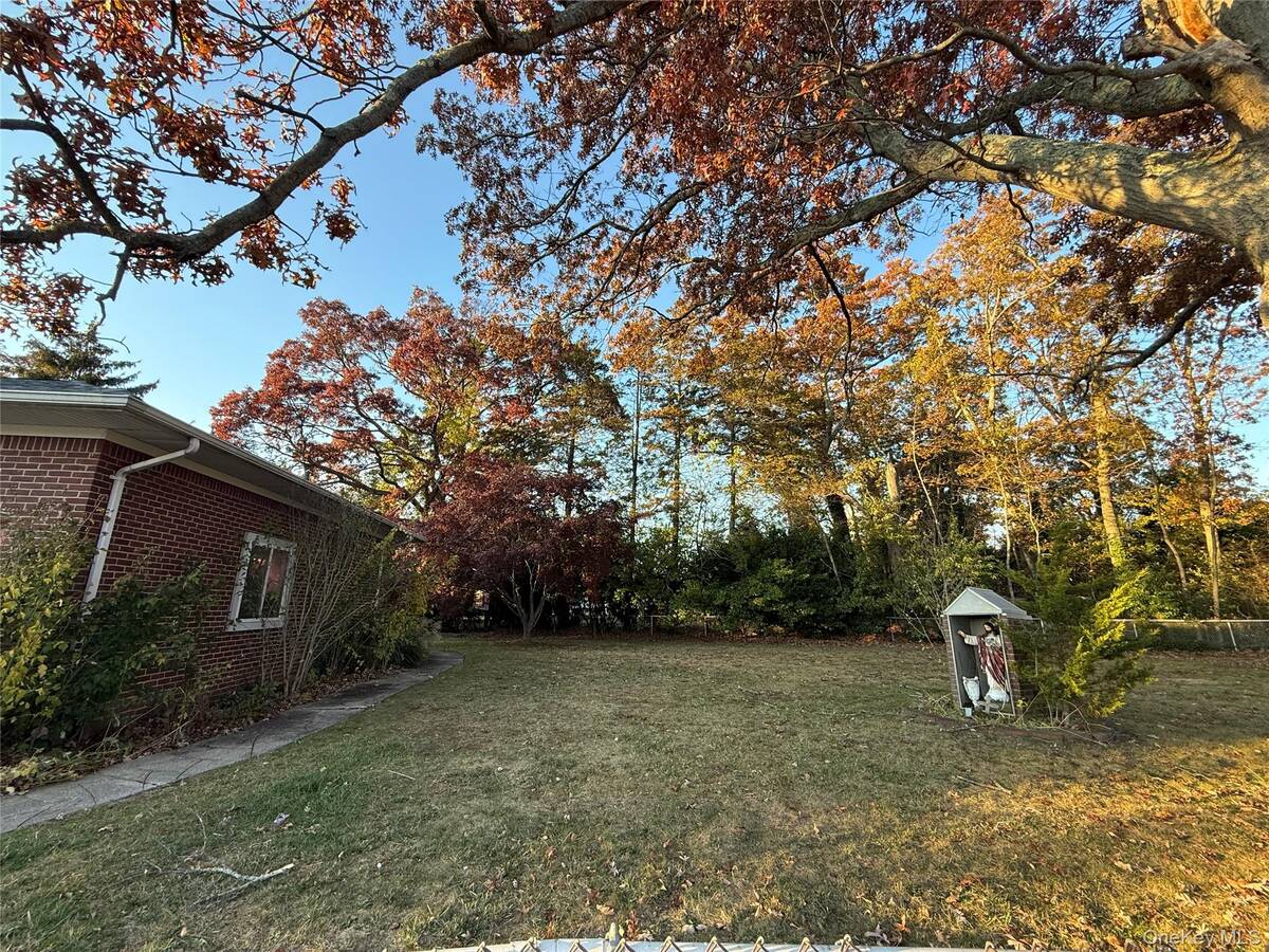 #13 photo, 301A Copiague Place, Copiague , NY 11726