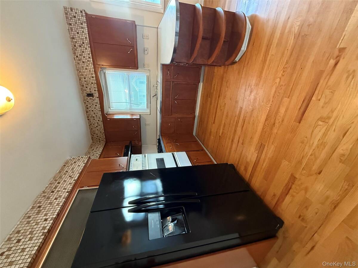 #3 photo, 301A Copiague Place, Copiague , NY 11726