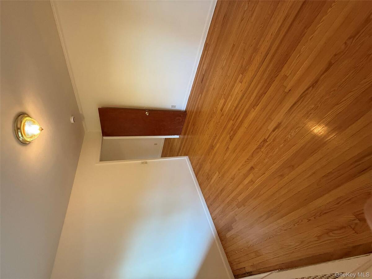 #5 photo, 301A Copiague Place, Copiague , NY 11726