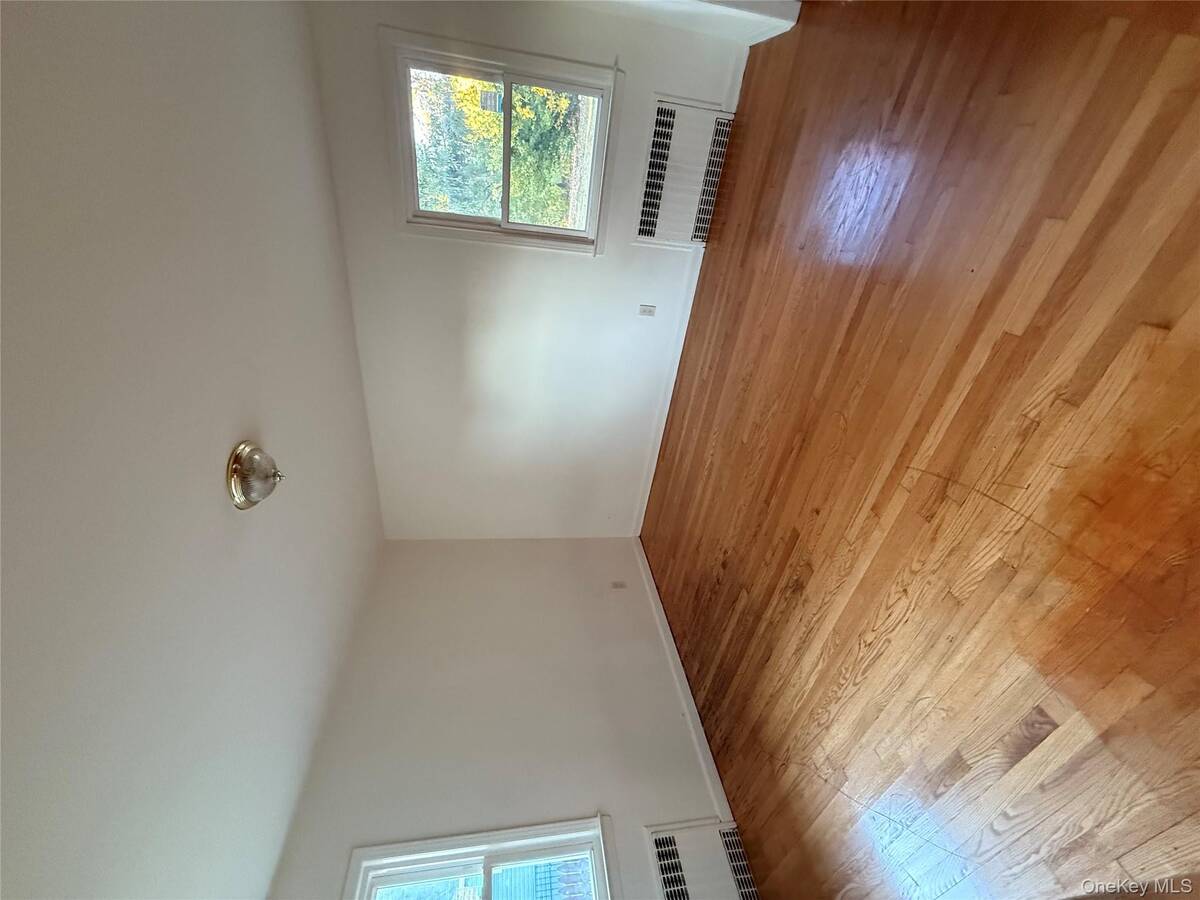 #6 photo, 301A Copiague Place, Copiague , NY 11726