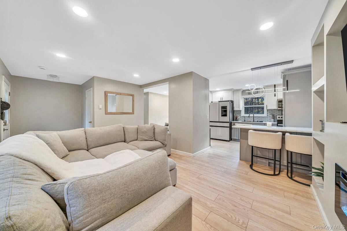 #10 photo, 52 Maple Lane, Medford , NY 11763