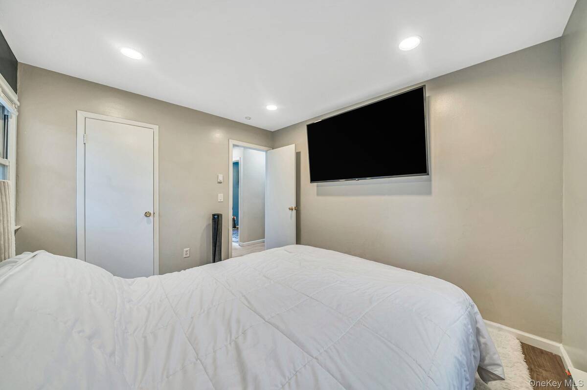 #16 photo, 52 Maple Lane, Medford , NY 11763