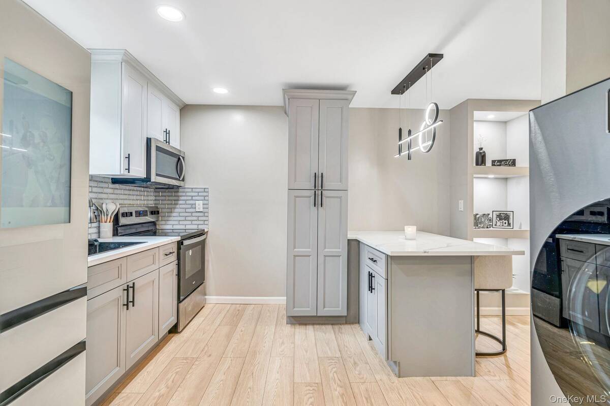 #6 photo, 52 Maple Lane, Medford , NY 11763