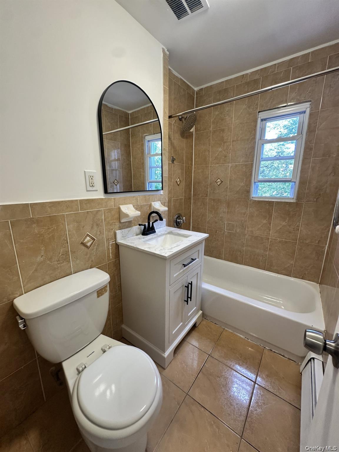 #11 photo, 1045 E 228th Street, Bronx , NY 10466