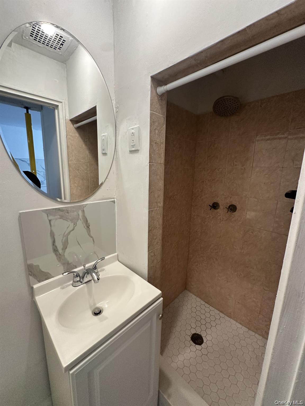 #14 photo, 1045 E 228th Street, Bronx , NY 10466