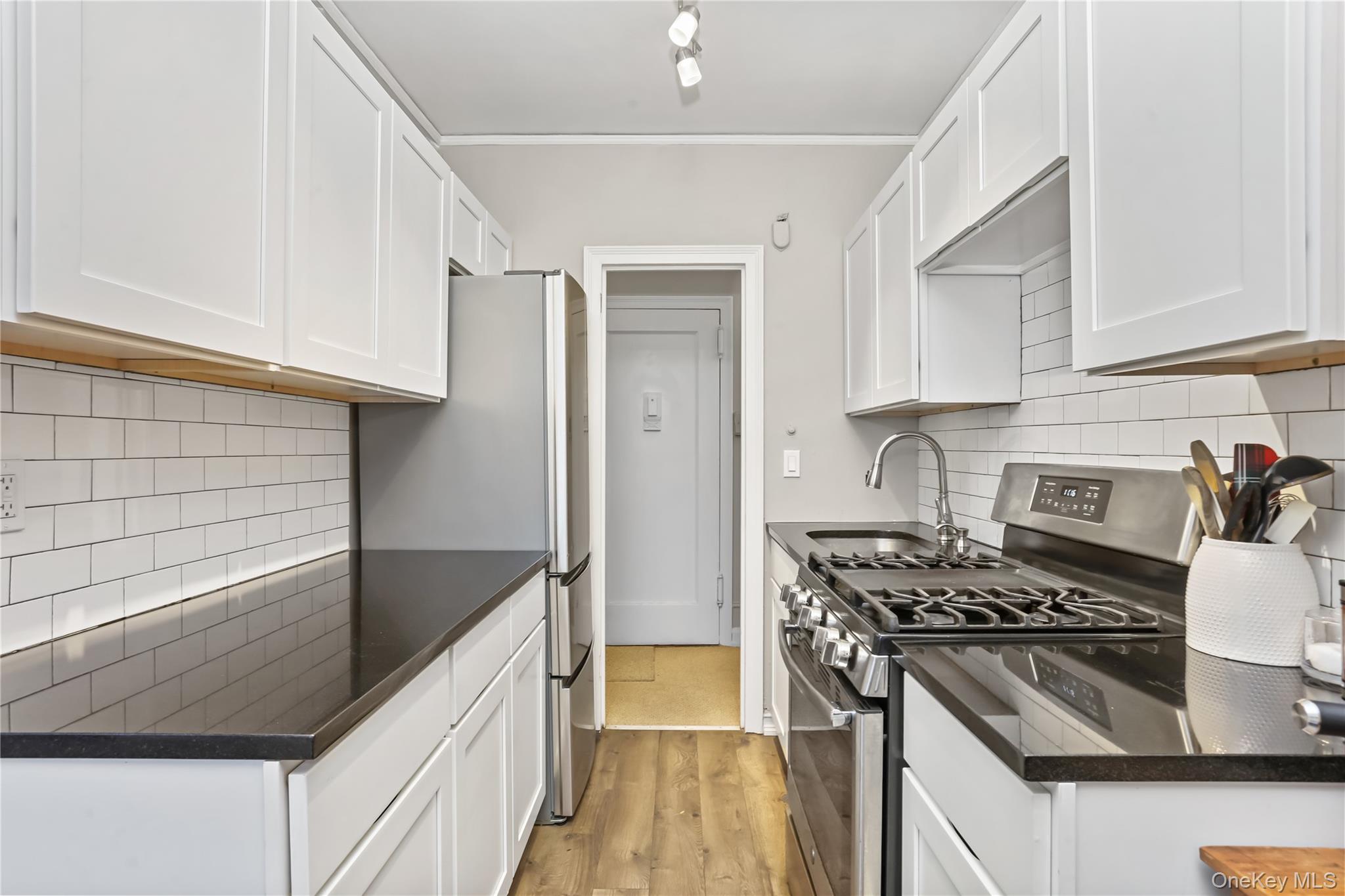 #5 photo, 155 Centre  Ave, New Rochelle , NY 10805