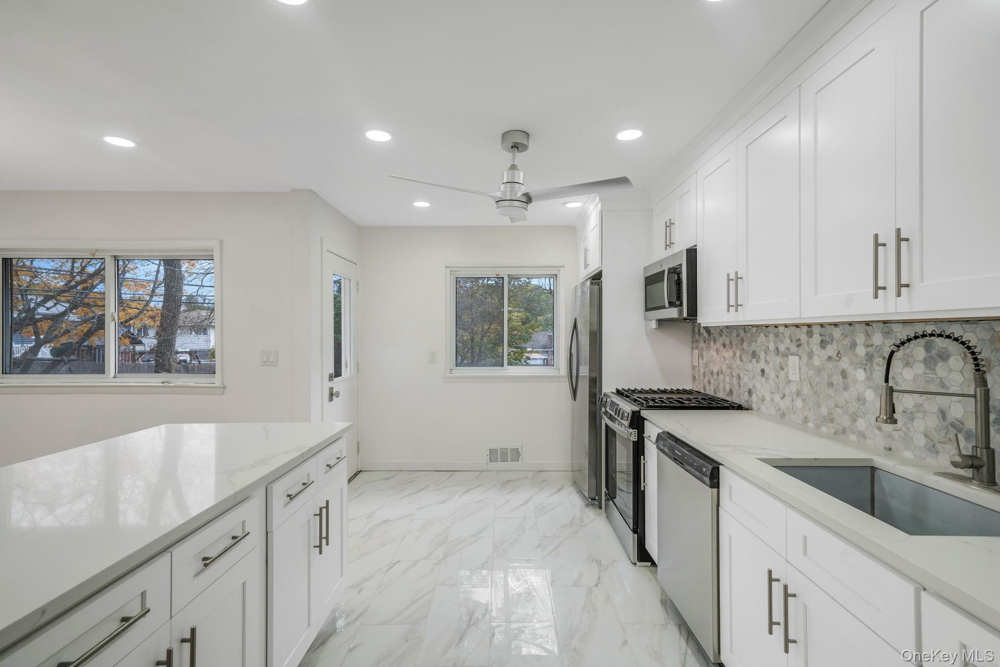 #11 photo, 10 Elayne Court, Smithtown , NY 11787