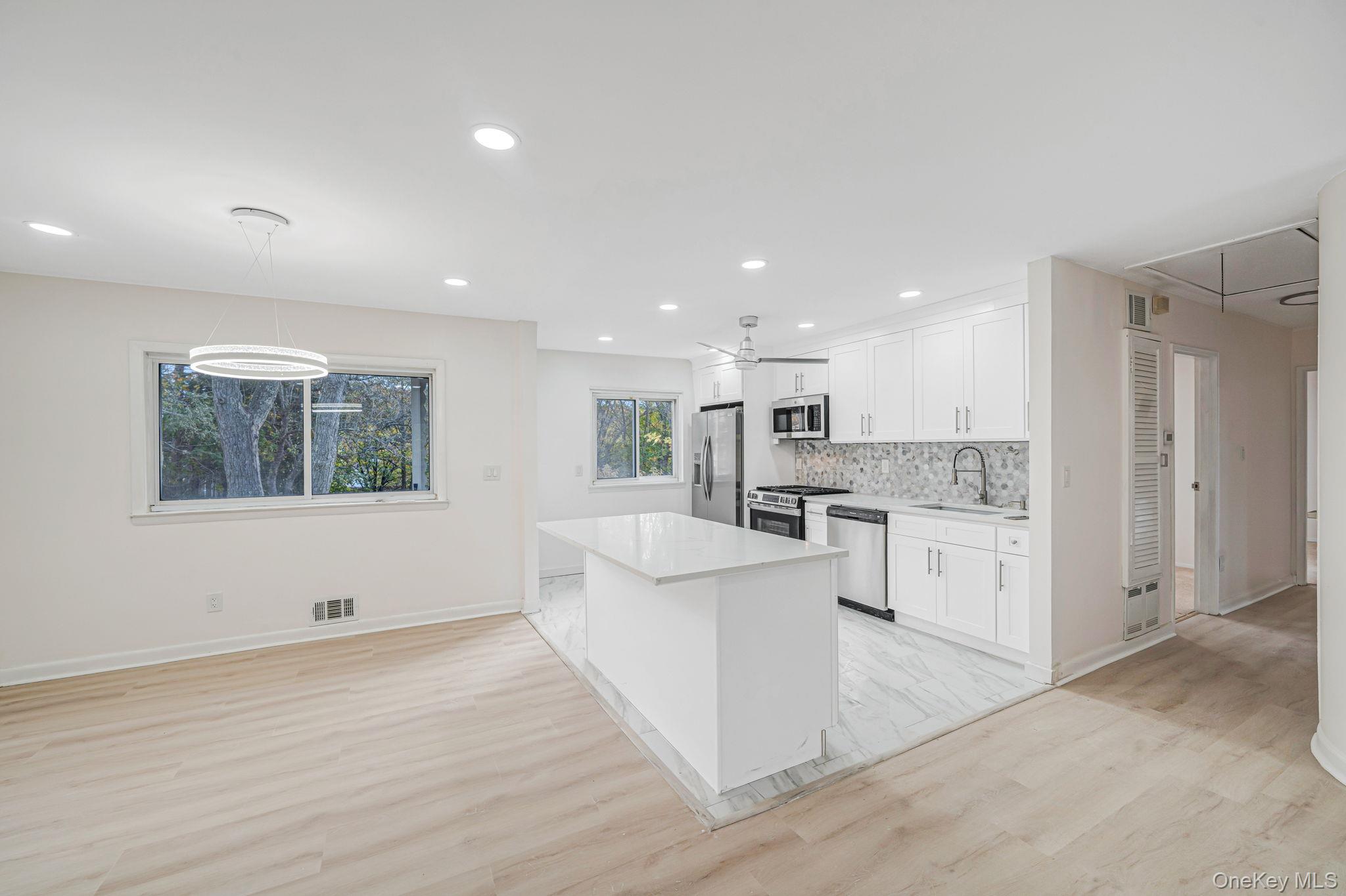 #14 photo, 10 Elayne Court, Smithtown , NY 11787