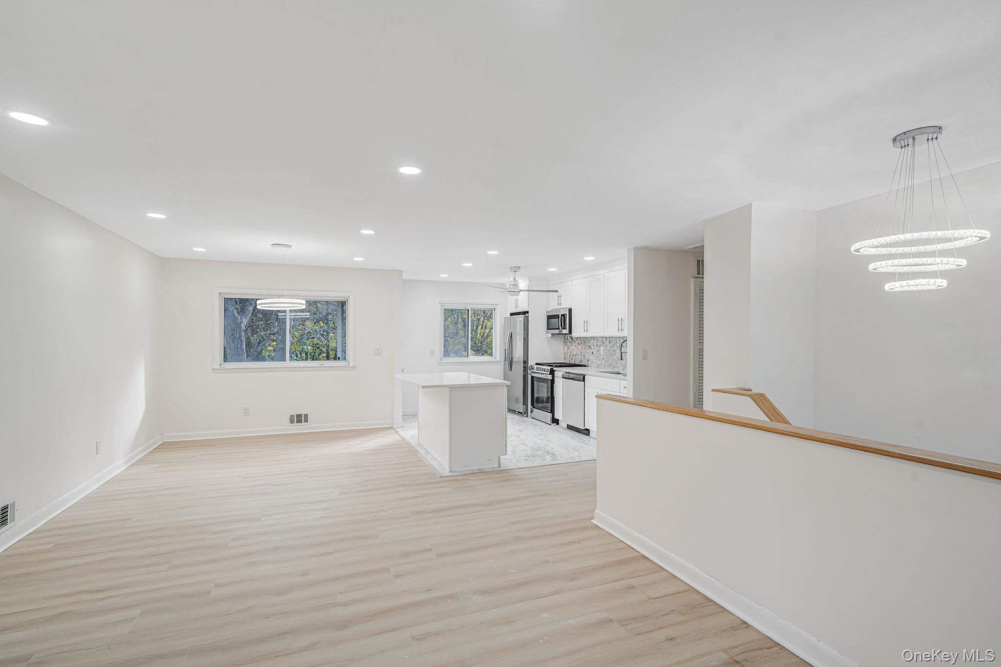 #15 photo, 10 Elayne Court, Smithtown , NY 11787