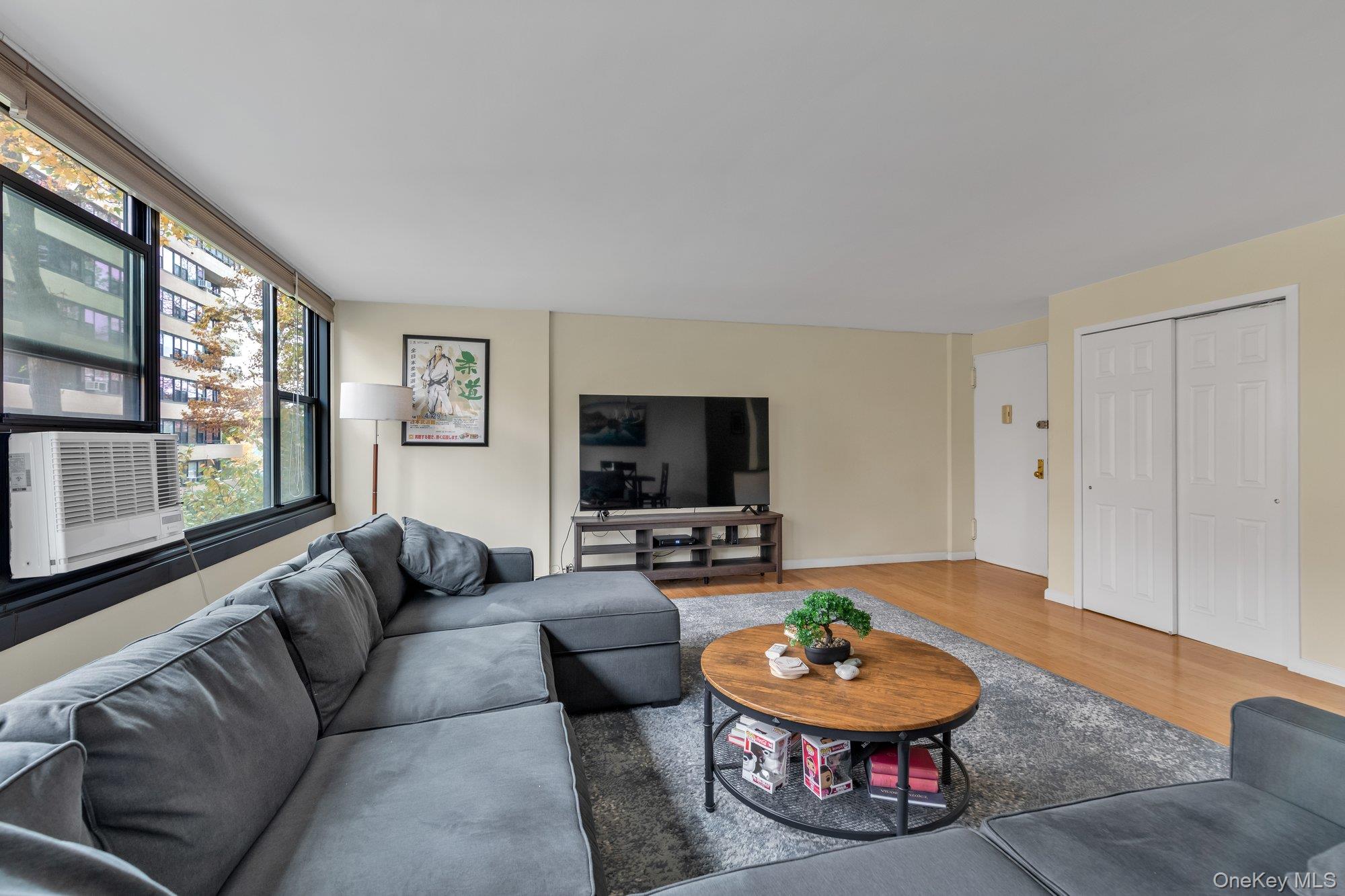 #2 photo, 10-21 162 Street, Beechhurst , NY 11357