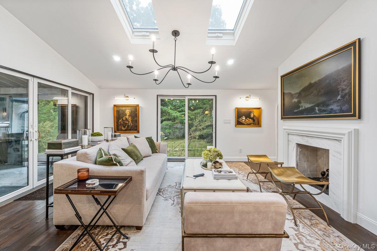 #17 photo, 32 Rustic Gate Lane, Dix Hills , NY 11746