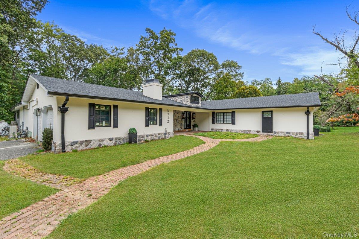 #2 photo, 32 Rustic Gate Lane, Dix Hills , NY 11746