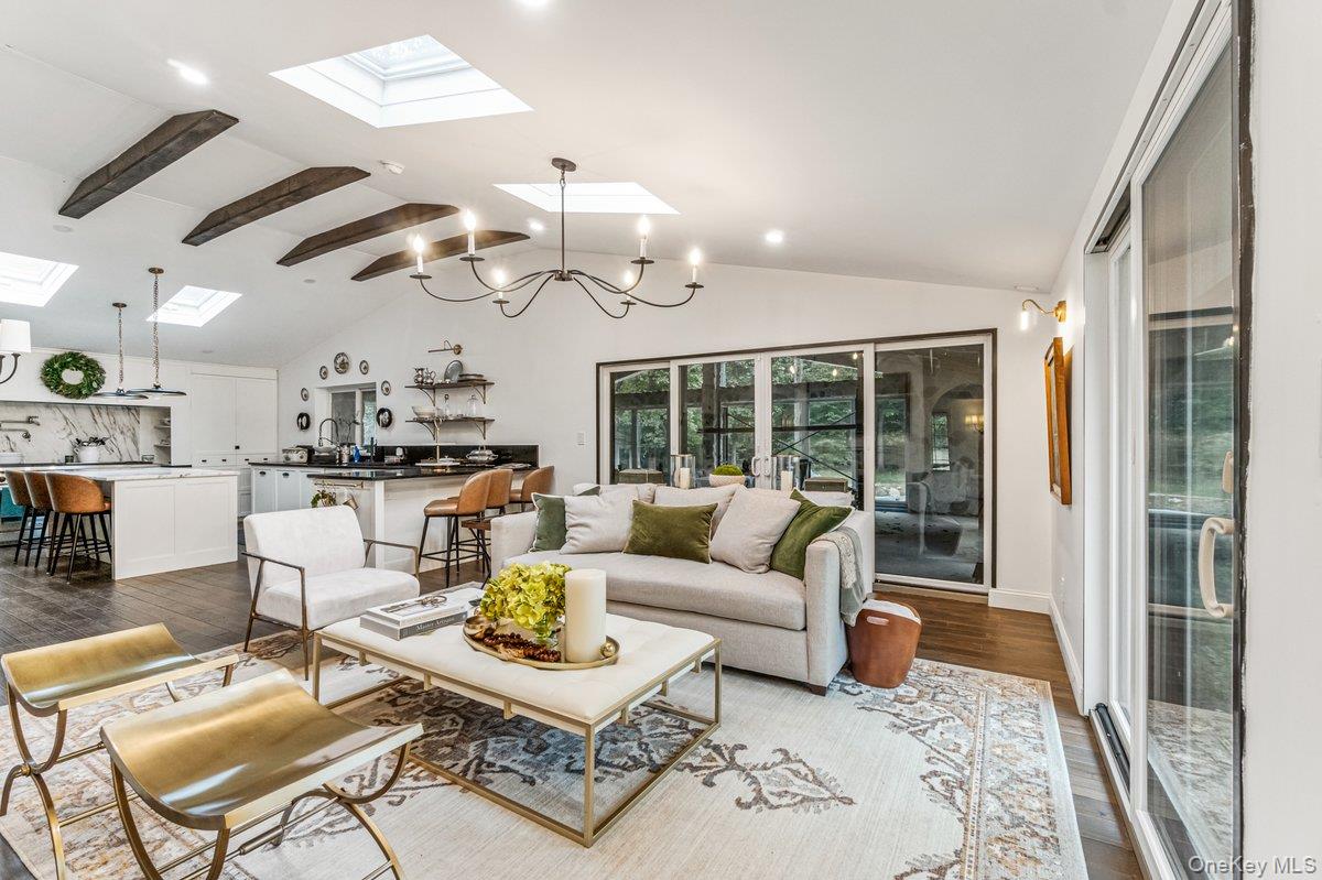 #8 photo, 32 Rustic Gate Lane, Dix Hills , NY 11746