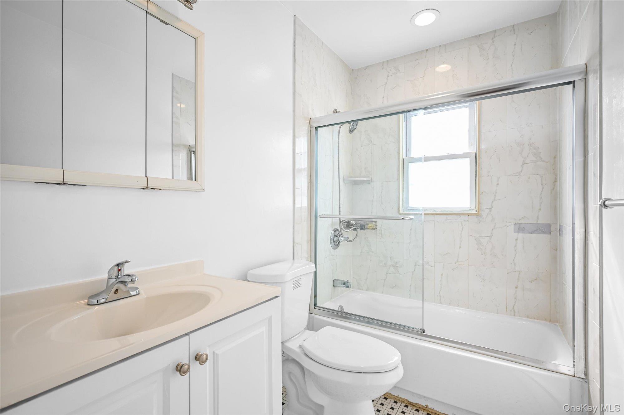 #12 photo, 480 Ocean Avenue, East Rockaway , NY 11518