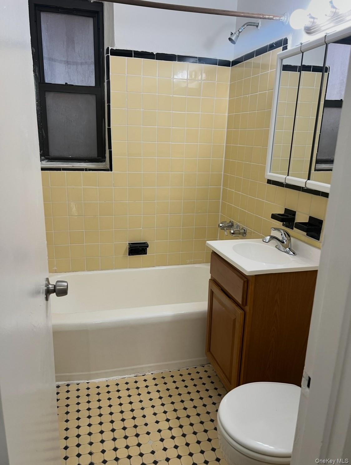 #13 photo, 89-20 55th Avenue, Elmhurst , NY 11373